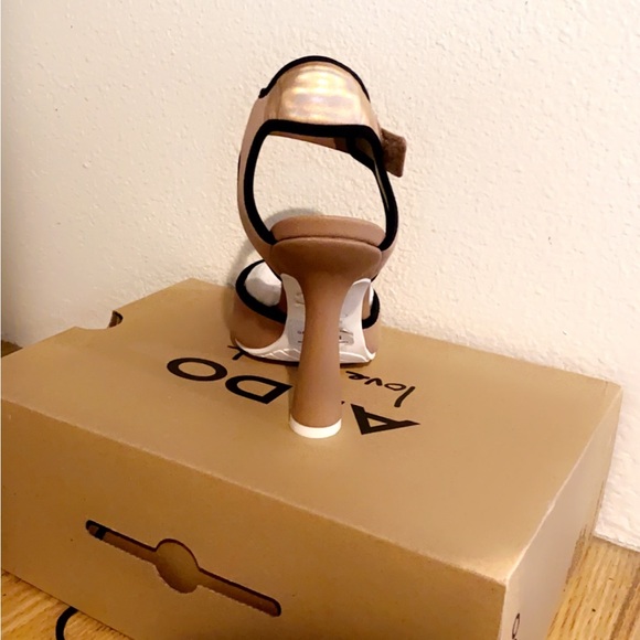 New khaki heels with black trim and white bottoms - Picture 2 of 4